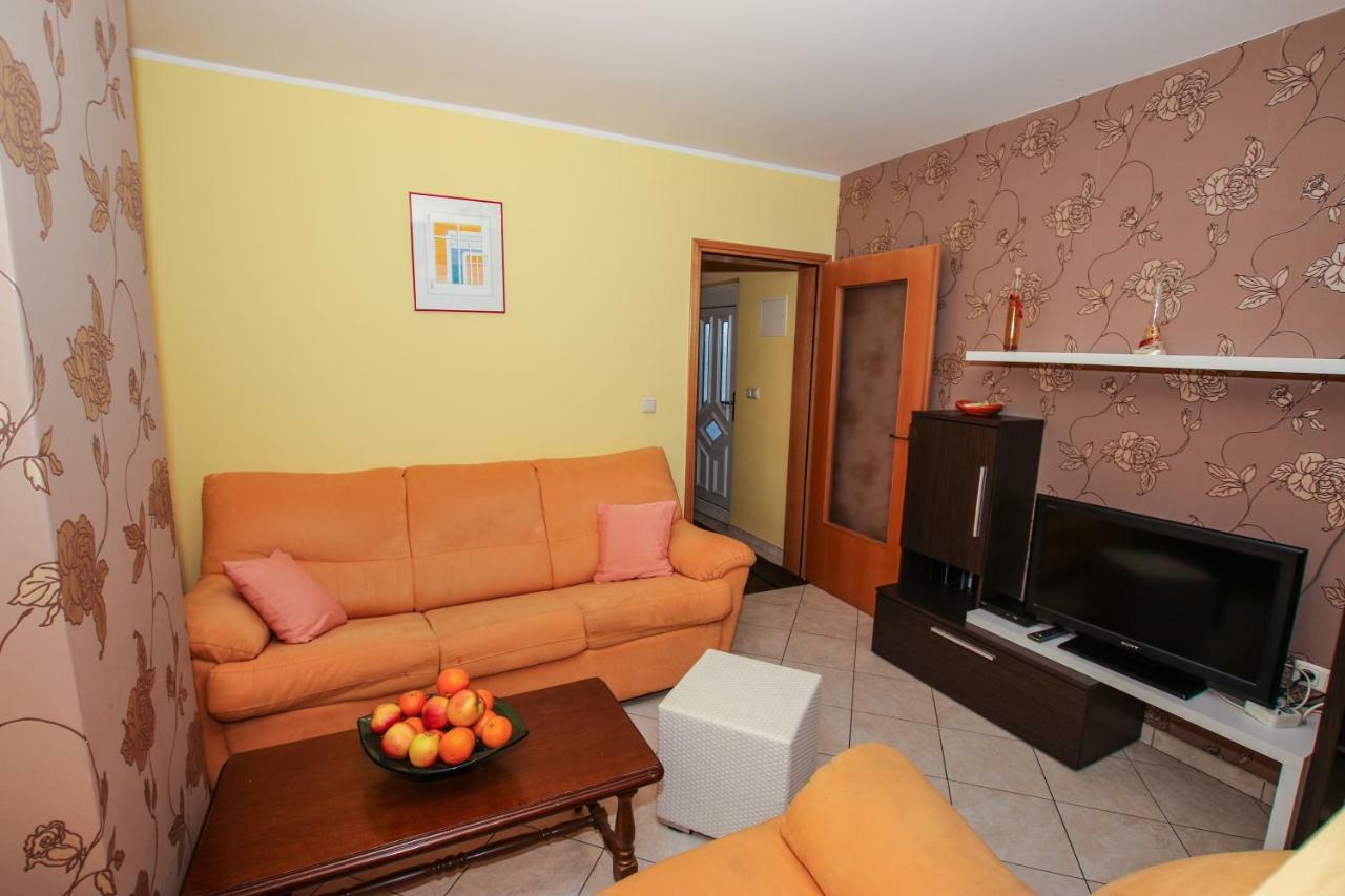 Apartmani Ljubica ポレッチ エクステリア 写真