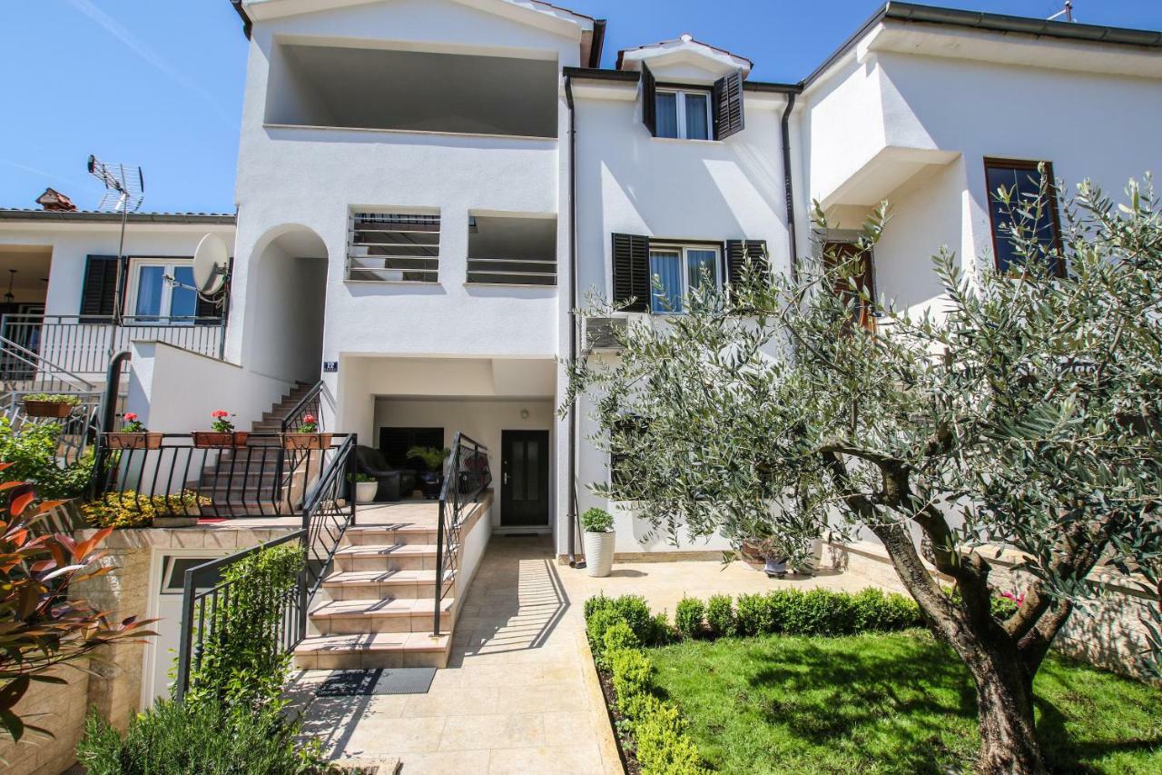 Apartmani Ljubica ポレッチ エクステリア 写真
