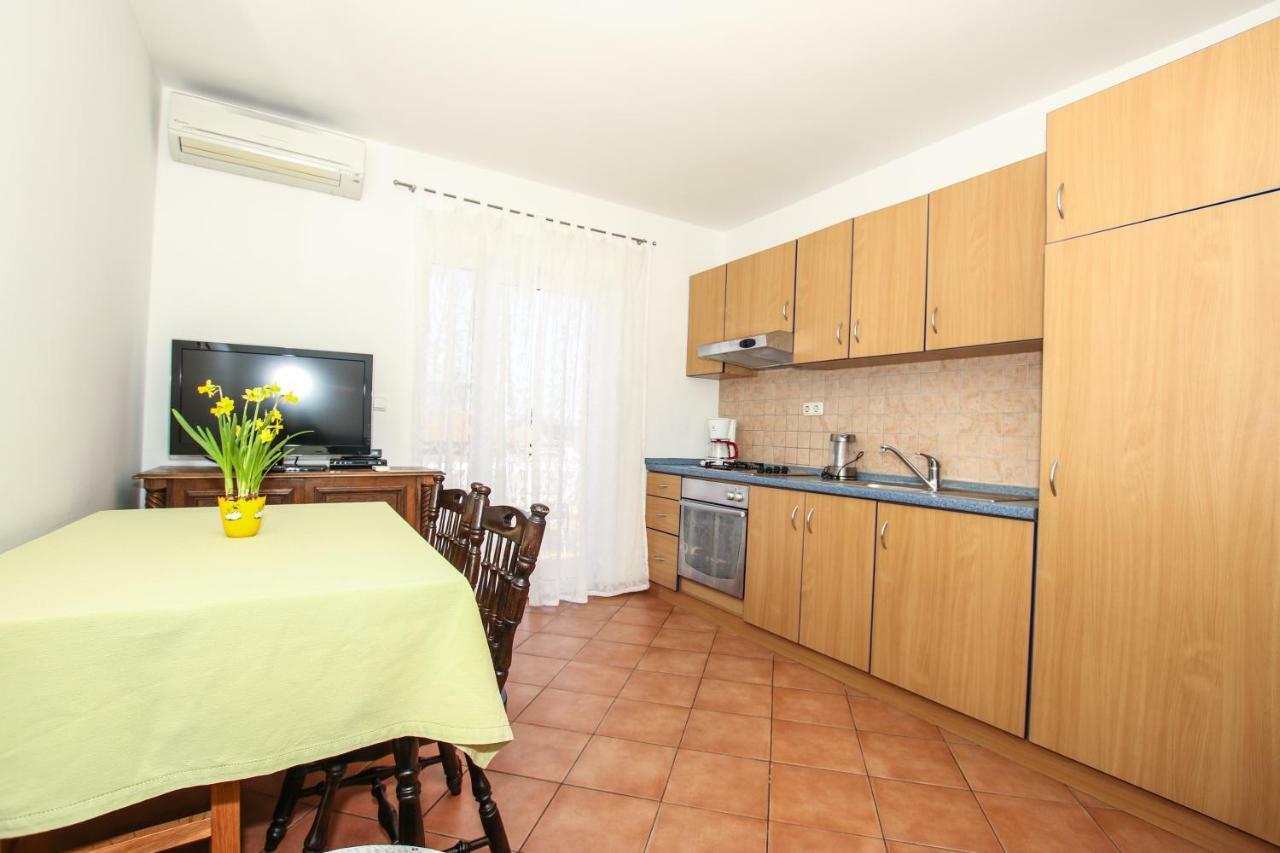 Apartmani Ljubica ポレッチ エクステリア 写真