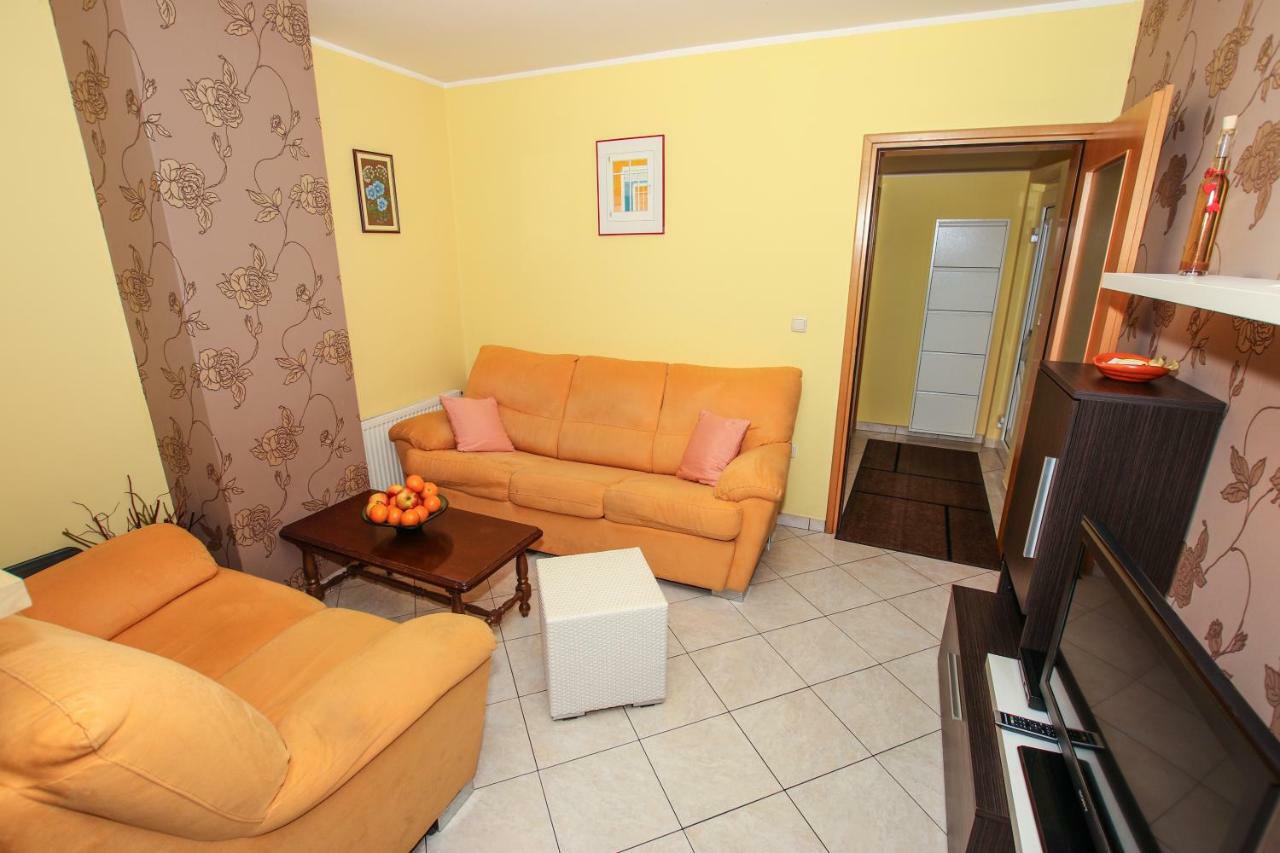 Apartmani Ljubica ポレッチ エクステリア 写真